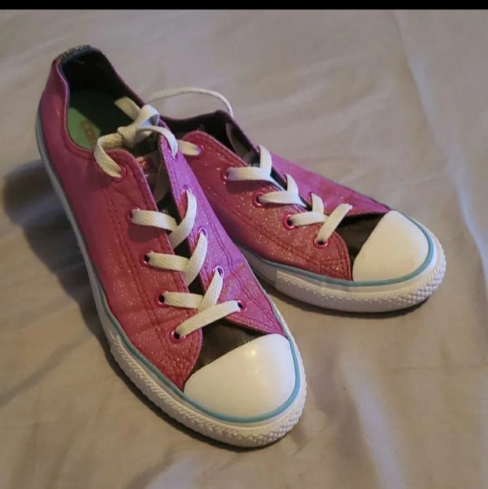 Girls Converse in good condition